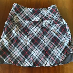 Lady Hagen Golf Skort. Front/Back pockets. Size S EUC Blues/Red